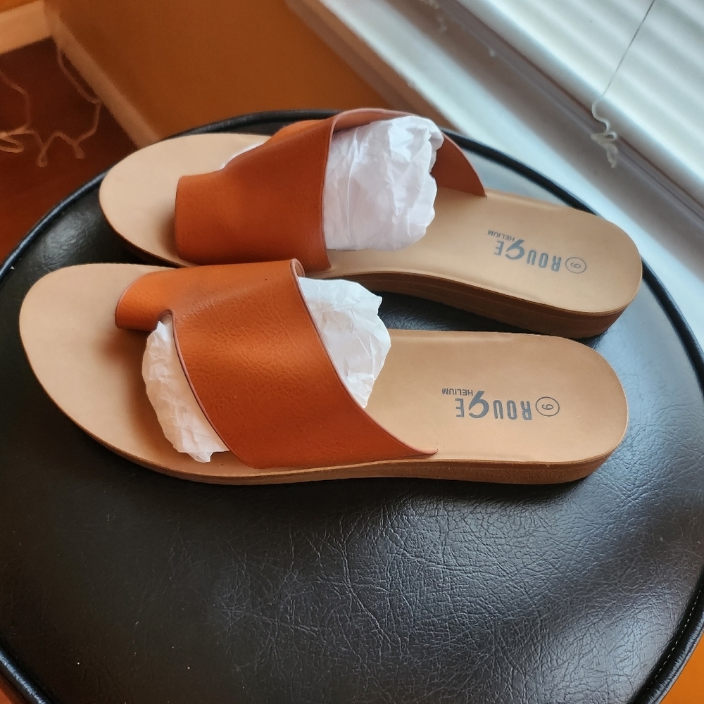 Rouge Helium Tan Slide Sandals Women's Size 9 Flat Slip-On Comfort Shoes